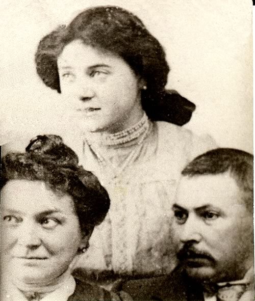 rosiewithherparents.jpg